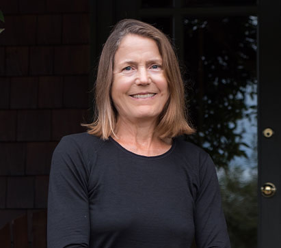 Debby Hollister Hatch ’72. Link to her story