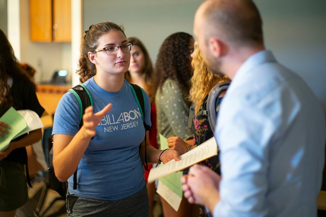 student at advising fair