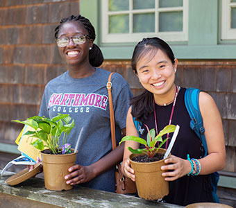 Photo of two students holding potted plants. Links to Gifts of Appreciated Securities Photo of two students holding potted plants. Links to Gifts of Appreciated Securities